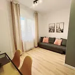 Hello Hostel